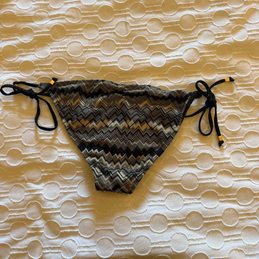 NWT - L*SPACE - Bikini Bottoms Zig Zag Black Beige Print - Side Tie - MEDIUM - Picture 2 of 3